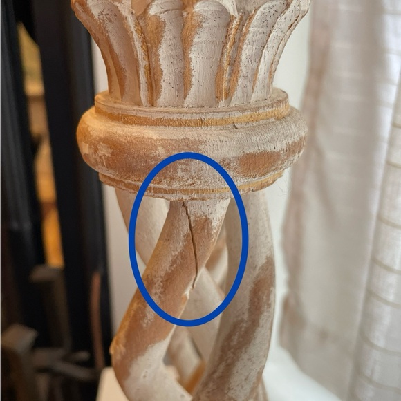 Pair of carved wooden candlesticks - Picture 7 of 7